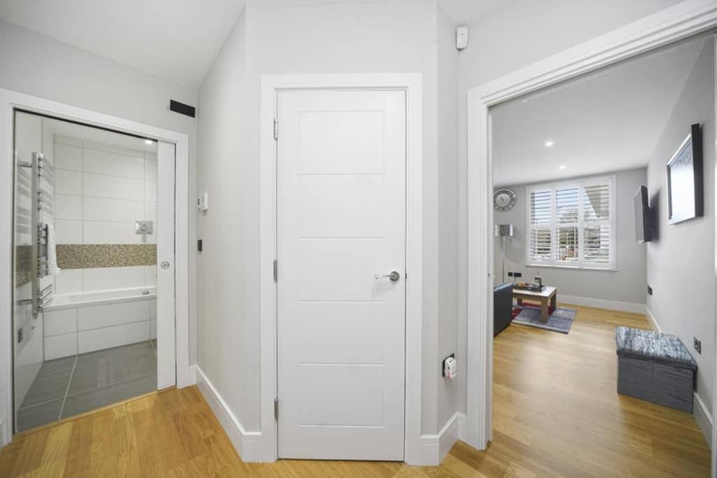 스테인스 Flat 3 Bridge House 아파트 외부 사진