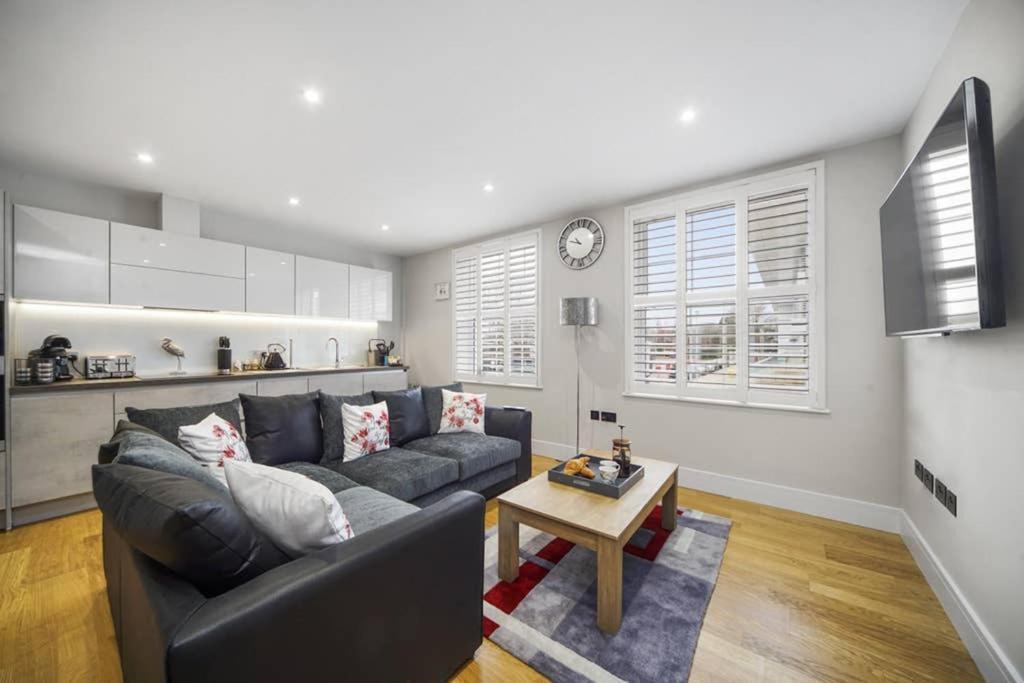 스테인스 Flat 3 Bridge House 아파트 외부 사진
