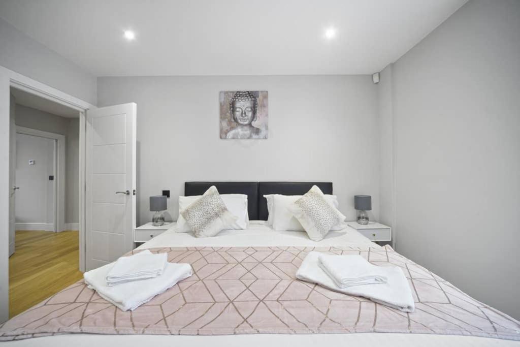 스테인스 Flat 3 Bridge House 아파트 외부 사진